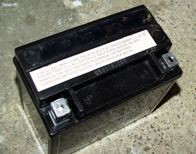 Batterie moto - étiquette technique